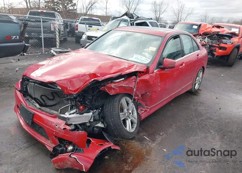 2010 Mercedes-Benz C 300 Sport 4Matic z USA, uszkodzony, nr VIN WDDGF8BB3AR131338